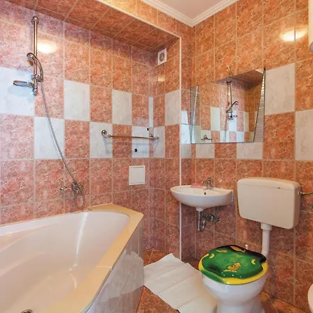 Stunning In Omis With Wifi Apartment *