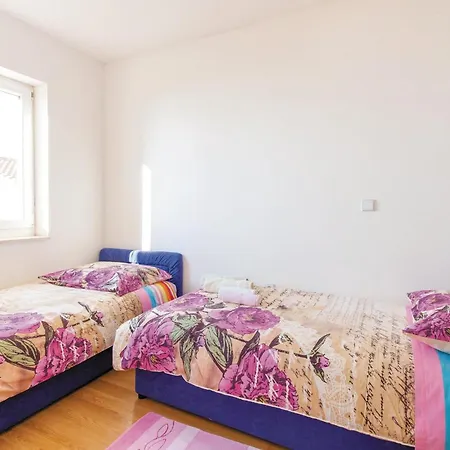 Apartment Stunning In Omis With Wifi Zakucac