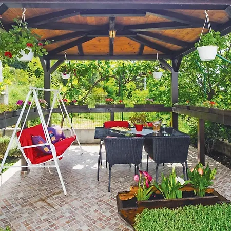 Stunning In Omis With Wifi Apartment