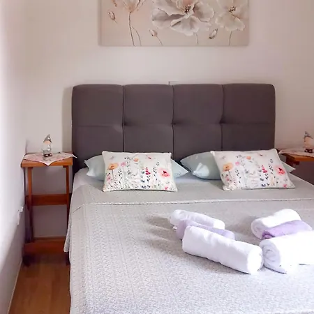 Apartment Stunning In Omis With Wifi Zakucac