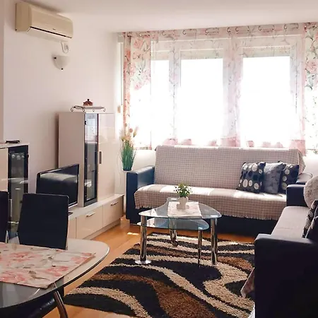 Apartament 08 *